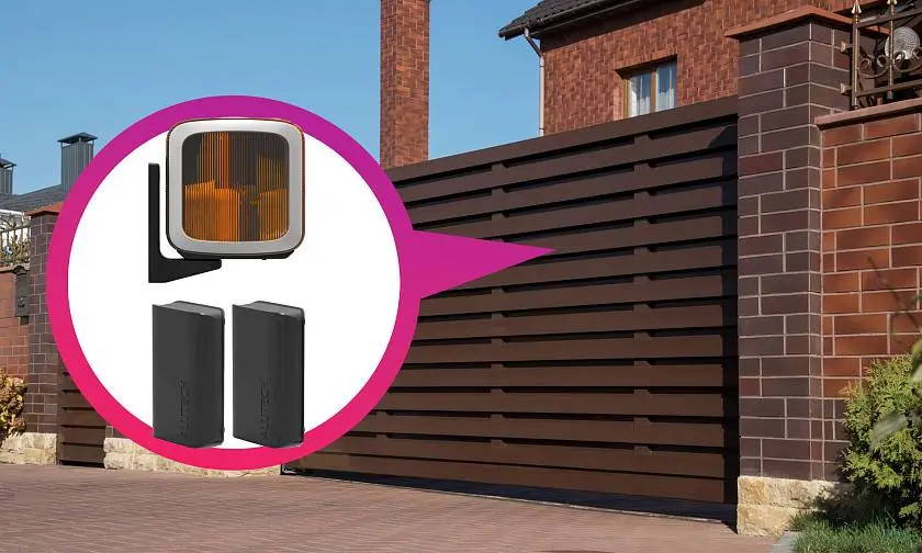 Фотоэлементы и сигнальная лампа в подарок к воротам